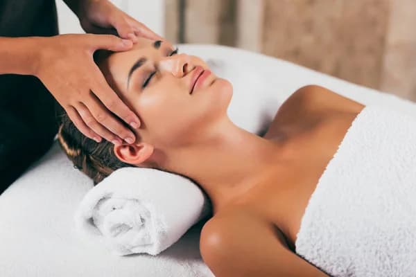 Hiszpański chiromasaż twarzy (liftingujący masaż twarzy)